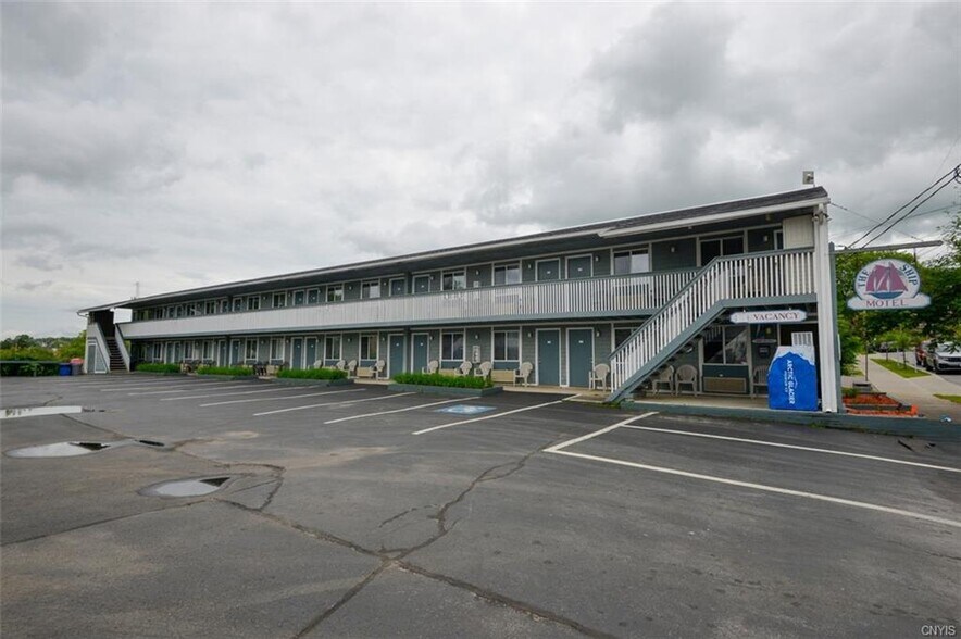 More Photos Of 6 Market St, Alexandria Bay Hotel For Sale