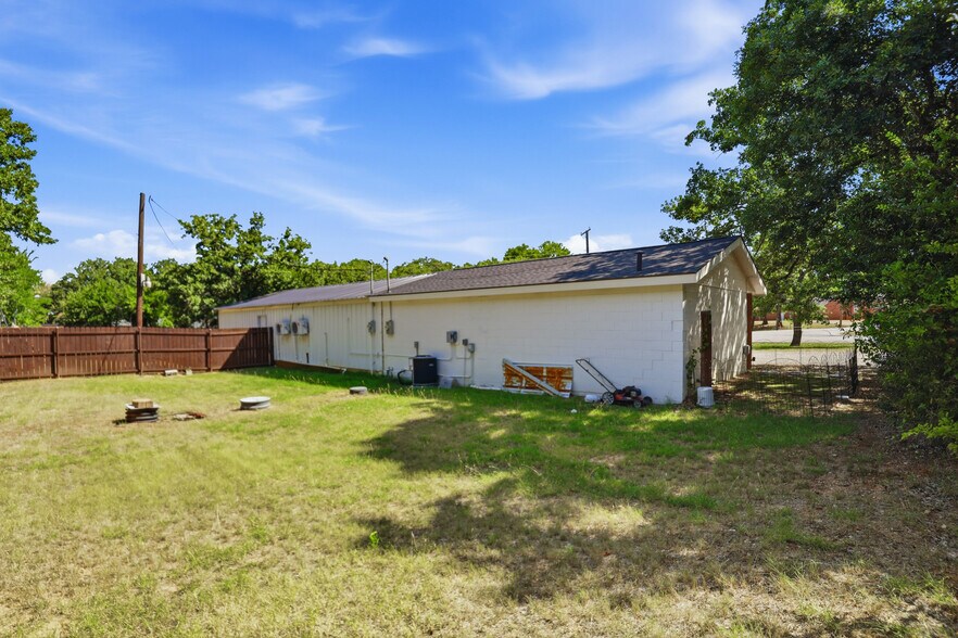 More Photos Of 6720 Dick Price Rd, Mansfield Office For Lease