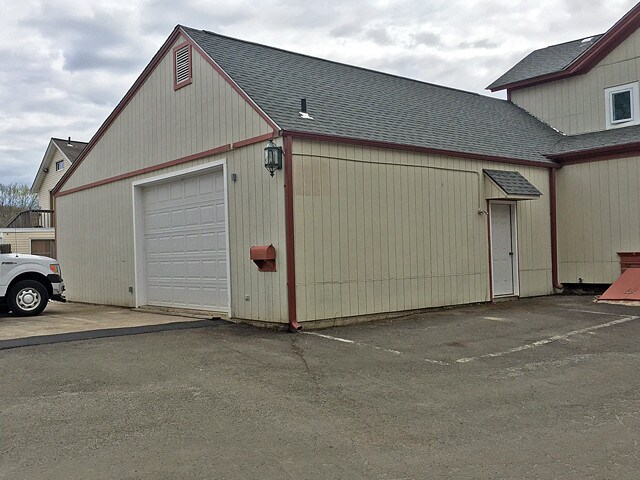 More Photos Of 18 Taylor Ave, Bethel Warehouse For Lease