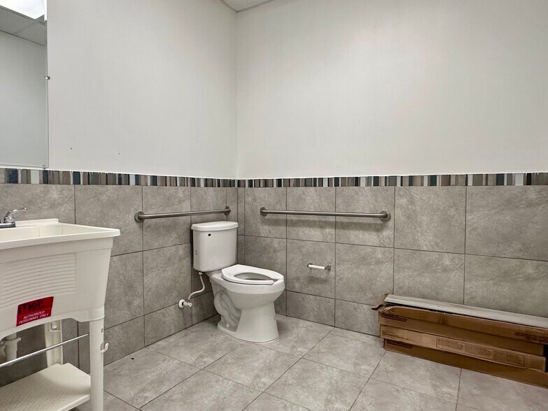 More Photos Of 8142 Shin Oak Dr, San Antonio Unknown For Lease
