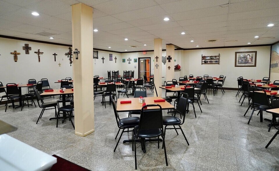 More Photos Of 206 NW 4th St, Big Spring Restaurant For Sale