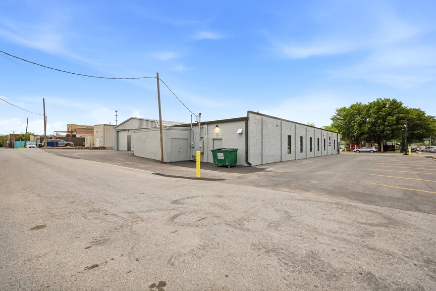 More Photos Of 326 SE Douglas St, Lees Summit Office For Sale