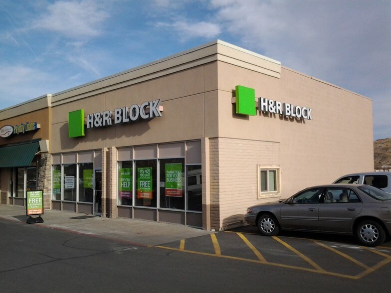 More Photos Of 1323 Dewar Dr, Rock Springs Unknown For Lease