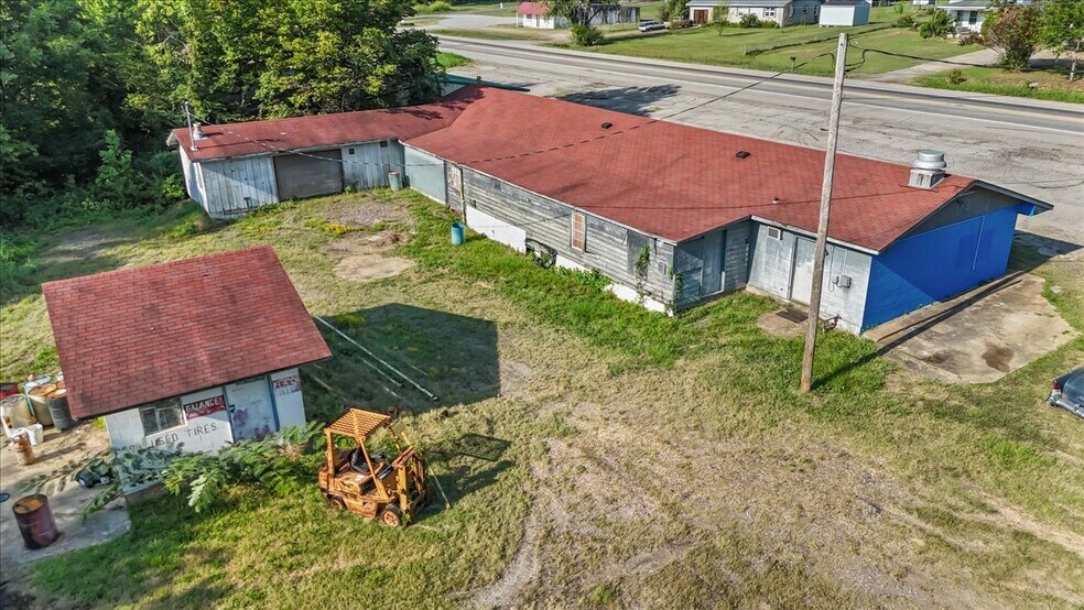 More Photos Of 2701 Pocola blvd, Pocola Warehouse For Sale