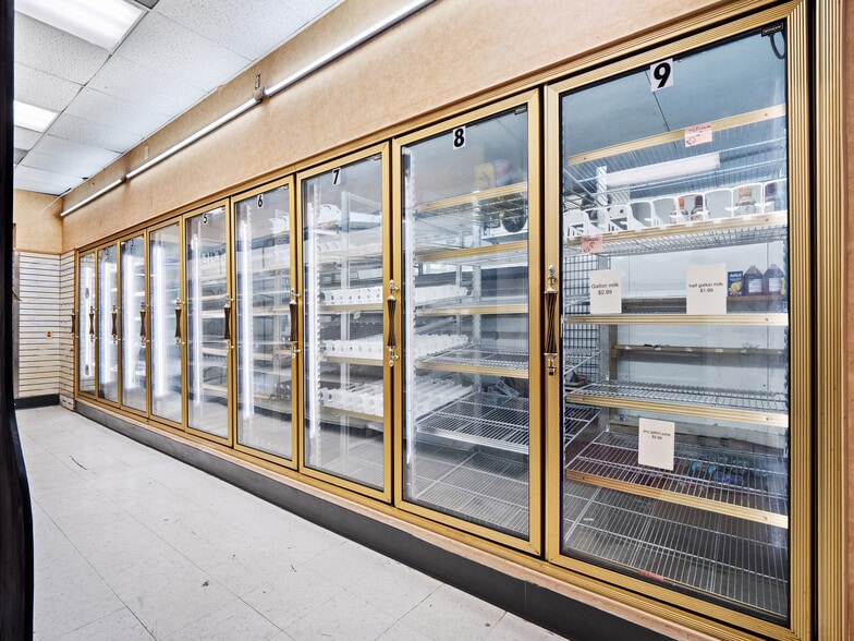 More Photos Of 2915 Calhoun, Fort Wayne Storefront For Sale