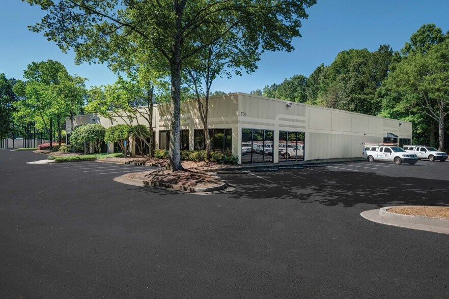 More Photos Of 808 Park North Blvd, Clarkston Unknown For Lease