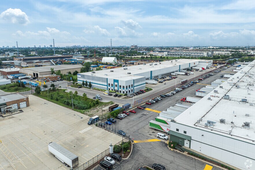 More Photos Of 2400 S Wood St, Chicago Warehouse For Lease