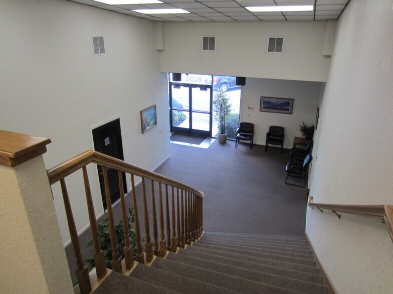 More Photos Of 1660 W Linne Rd, Tracy Office For Lease