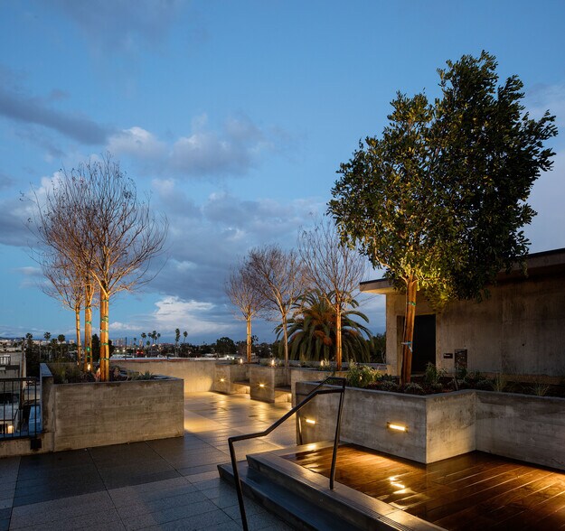 More Photos Of 1650 Euclid St, Santa Monica Office For Sale