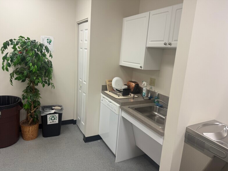 More Photos Of 611-617 Salt Lick Rd, Saint Peters Office For Lease