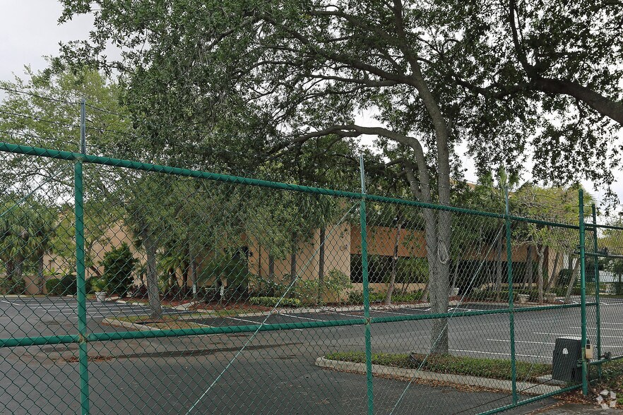 More Photos Of 2010 Seabird Way, Riviera Beach Warehouse For Lease