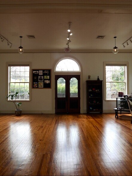 More Photos Of 134 Houston St, Savannah Freestanding For Lease