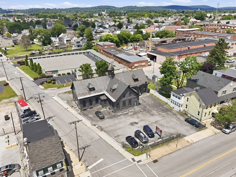 More Photos Of 805 E Prospect St, York General Retail For Sale