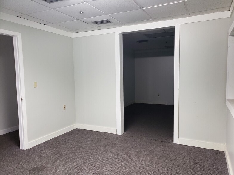 More Photos Of 2055 Liberty St, Hollywood Service For Lease