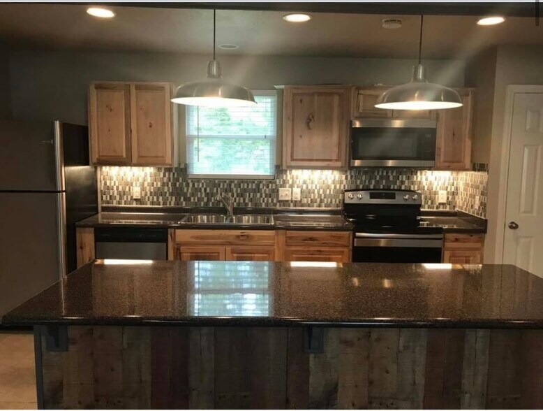 More Photos Of 115 Private Road 1301, Gladewater Manufactured Housing Mobile Home Park For Sale