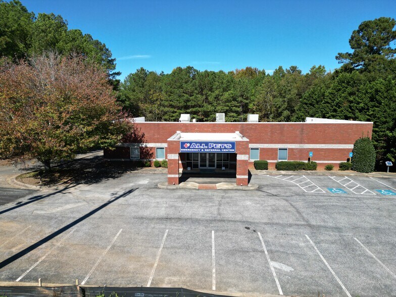 More Photos Of 6460 Atlanta Hwy, Alpharetta Veterinarian Kennel For Lease