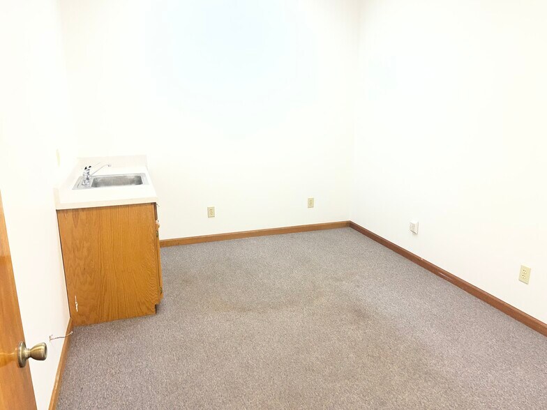 More Photos Of 103 Jack Heard Dr, Dawsonville Flex For Lease