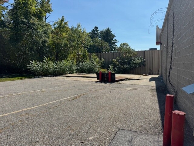 More Photos Of 1220 Shelburne Rd, South Burlington Freestanding For Lease