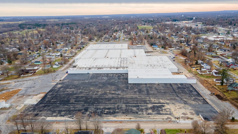 More Photos Of 410 E Lyerla Dr, Herrin Distribution For Lease