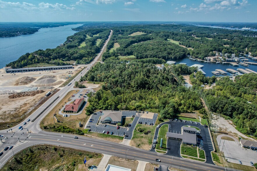 More Photos Of 109 Horseshoe Bend Pky, Lake Ozark Office For Sale