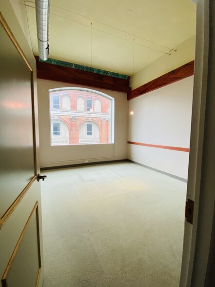 More Photos Of 1108 Olive St, Saint Louis Office For Sale