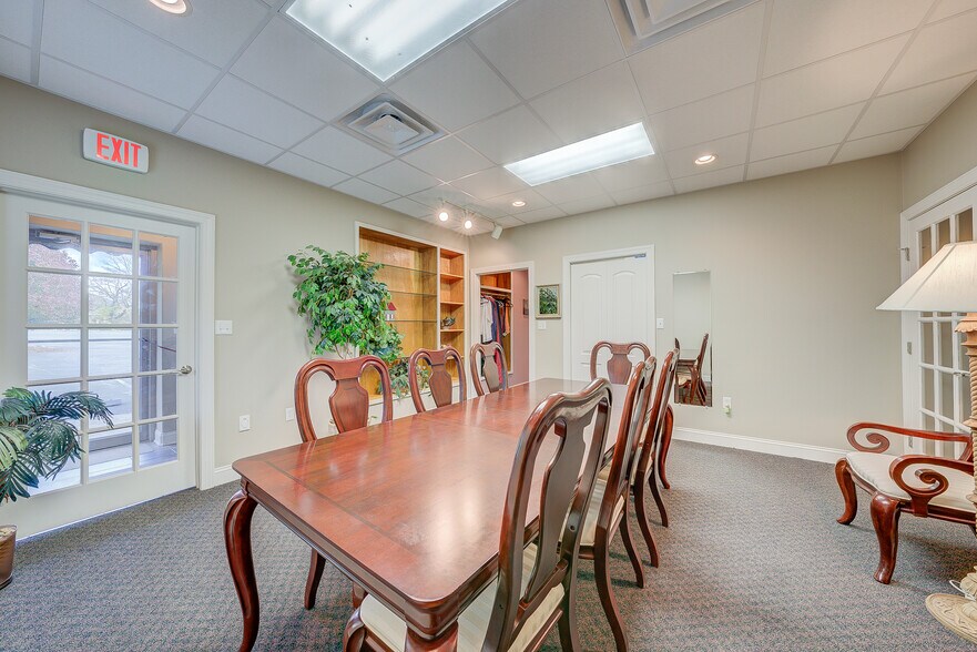 More Photos Of 1129 Thomas Jefferson Rd, Forest General Retail For Sale