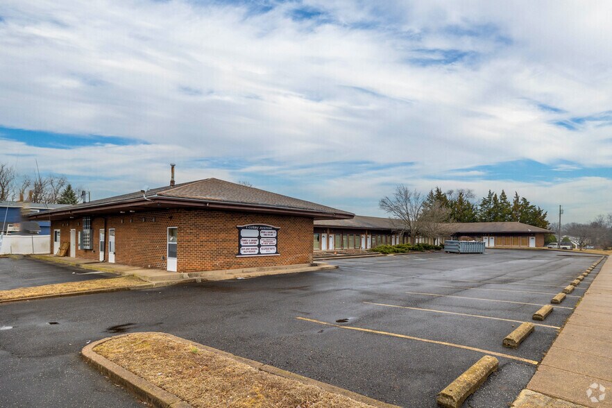 More Photos Of 1 Colby Ave, Stratford Apartments For Lease