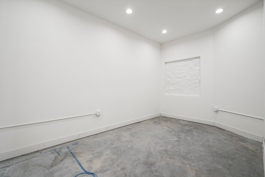 More Photos Of 10926 Randall St, Sun Valley Warehouse For Lease