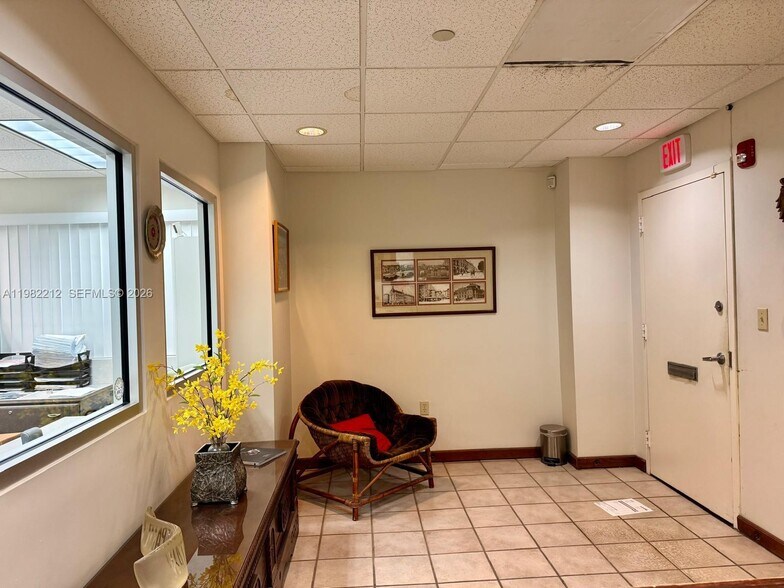 More Photos Of 111 KANE CONCOURSE St, Bay Harbor Islands Office For Sale