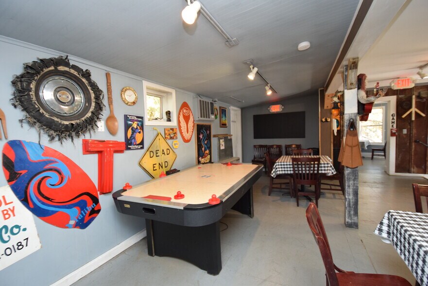 More Photos Of 112 W Main St, Burnsville Flex For Lease