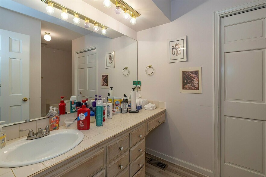 More Photos Of 714 College Dr, Anderson Apartments For Sale
