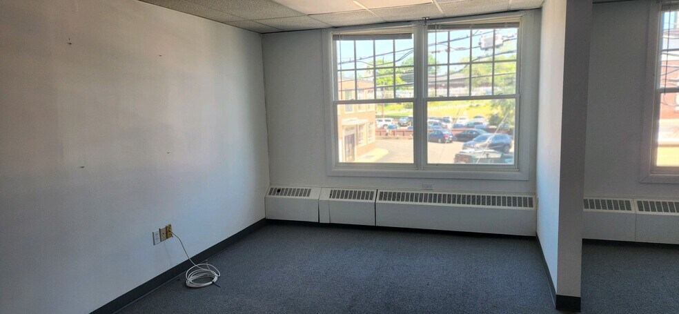 More Photos Of 13 Arcadia Rd, Old Greenwich Storefront For Lease