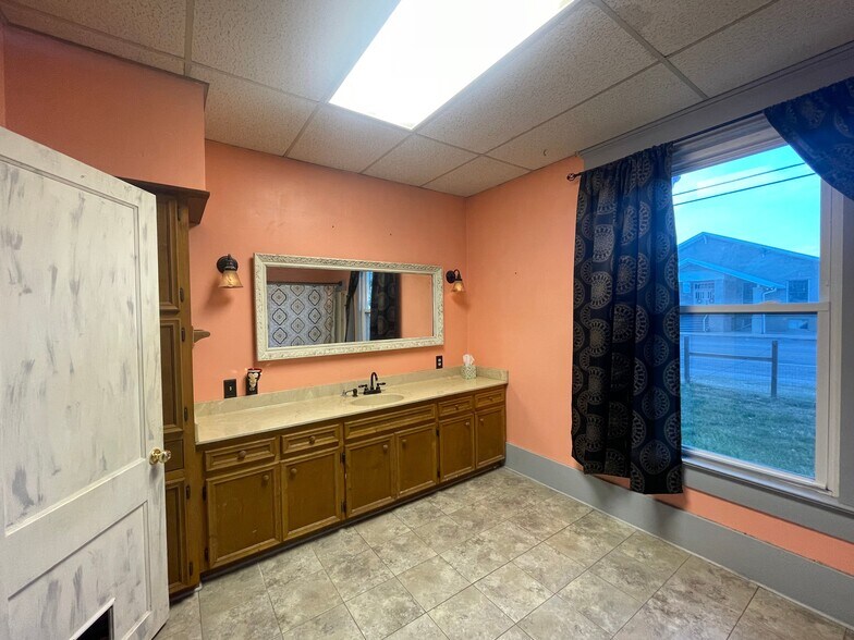 More Photos Of 215 W Main St, Lometa Specialty For Sale