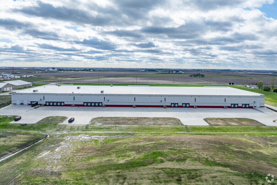 More Photos Of 510 Sterling Dr, Walcott Light Manufacturing For Lease