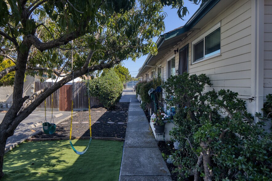 More Photos Of 24039 Park St, Hayward Apartments For Sale