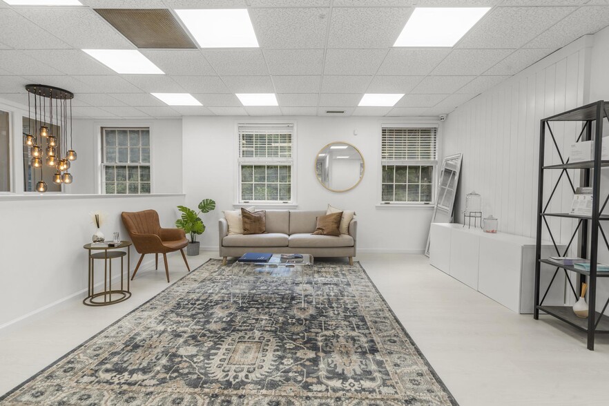 Primary Photo Of 276 Main St, Farmington Medical For Lease