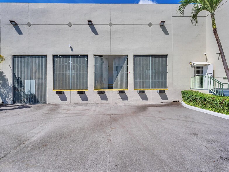 More Photos Of 8299 NW 30th Ter, Doral Warehouse For Lease