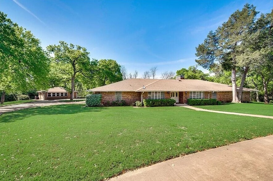 More Photos Of 722 E Wheatland Rd, Duncanville Office For Sale