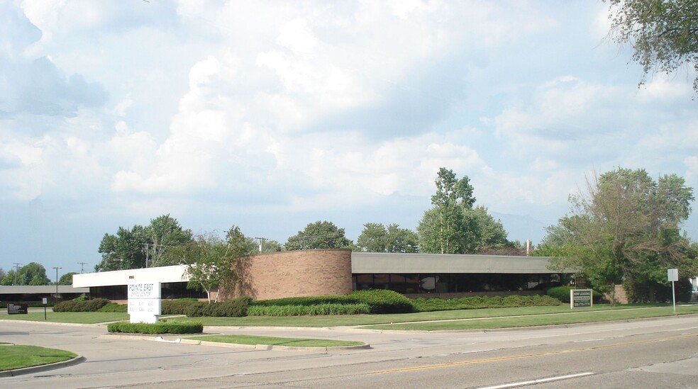 Primary Photo Of 18263 E 10 Mile Rd, Roseville Medical For Lease