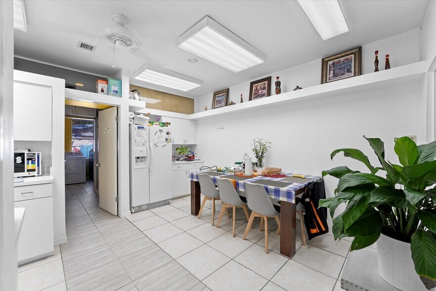 More Photos Of 609 NE 127th St, North Miami Freestanding For Sale