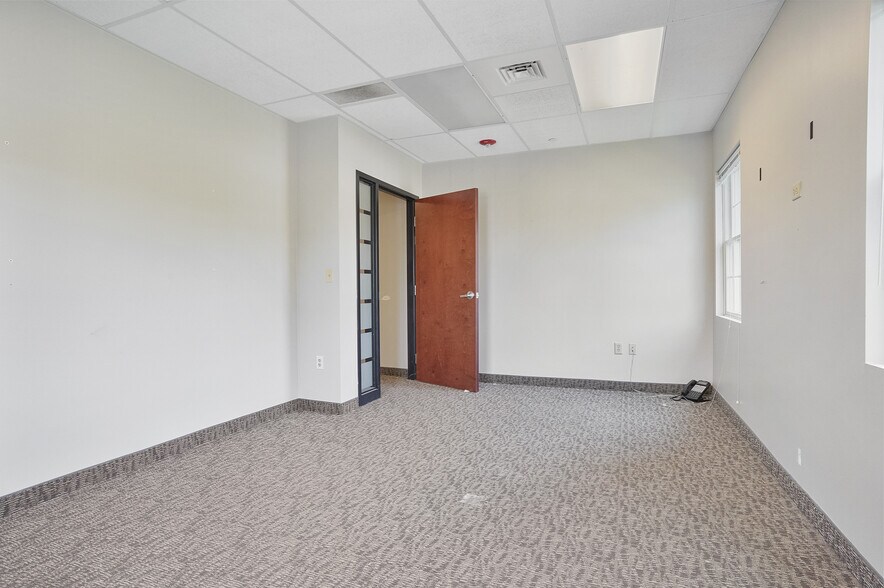 More Photos Of 3333 Massillon Rd, Akron Bank For Lease