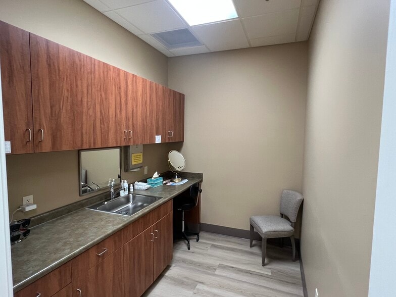 More Photos Of 4 Okatie Center Blvd S, Okatie Office For Sale