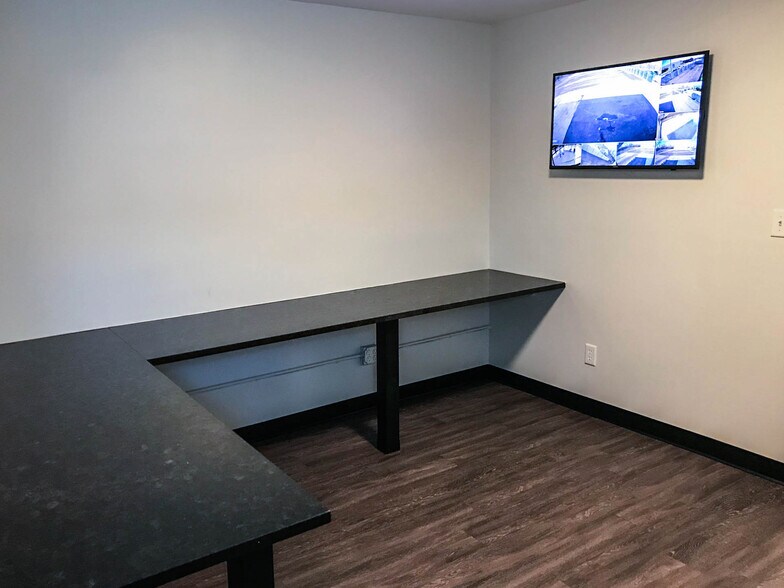 More Photos Of 1245 Memory Ln, Columbus Warehouse For Lease