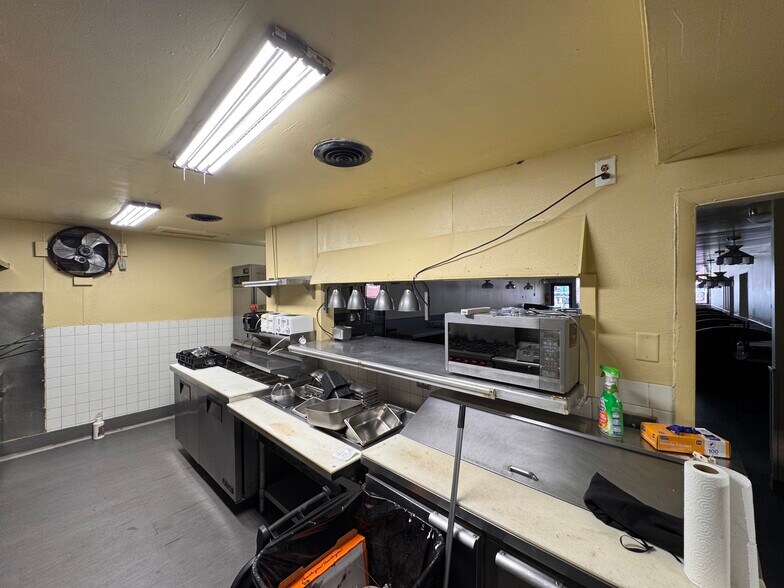 More Photos Of 118 S Lafayette St, Macomb Storefront Retail Residential For Sale