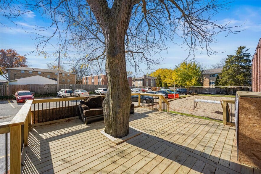 More Photos Of 910 W Hillcrest Dr, Dekalb Sorority Fraternity House For Sale