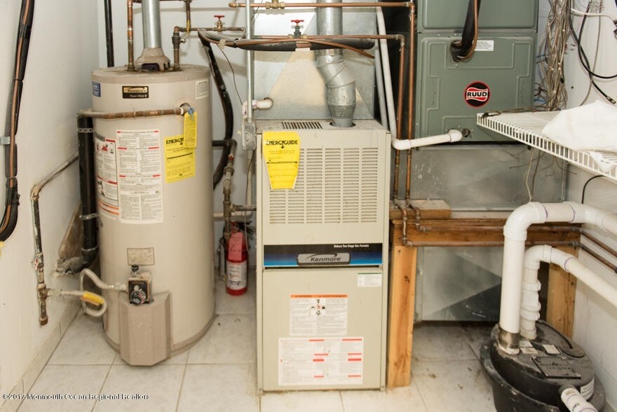 More Photos Of 441 Millstone Rd, Clarksburg Freestanding For Lease