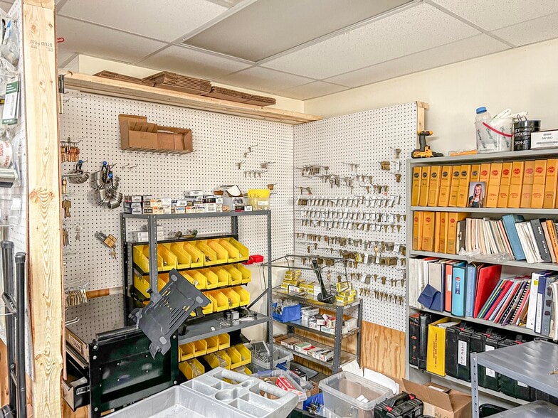 More Photos Of 171 Technology Dr, Boalsburg Light Manufacturing For Sale