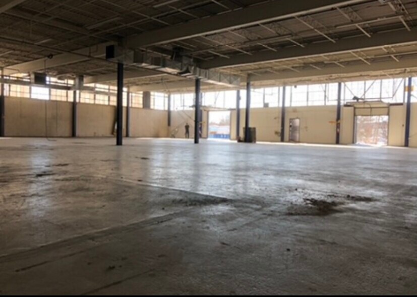 Primary Photo Of 92 Newark Pompton Tpke, Wayne Warehouse For Lease