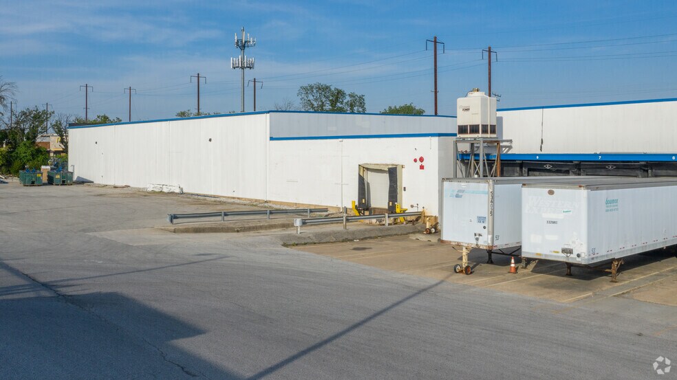 More Photos Of 3701 Southwestern Blvd, Baltimore Distribution For Lease