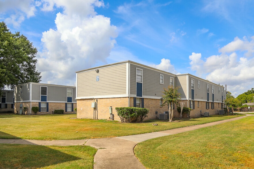 More Photos Of 8600 Theta St, Houston Apartments For Sale